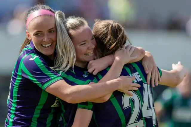 Hibs players celebrate