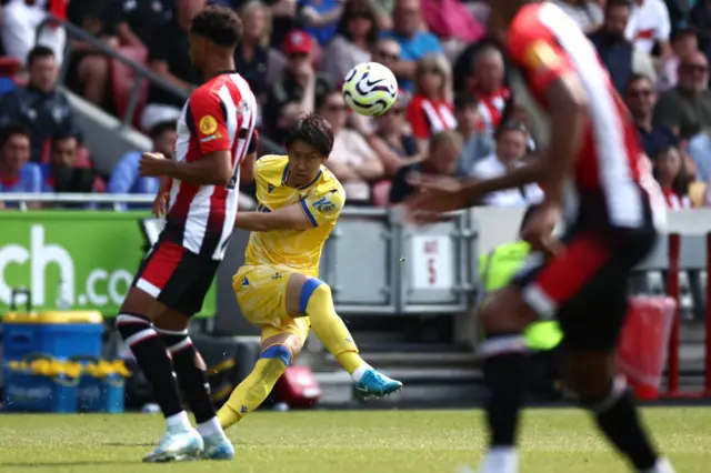 Daichi Kamada crosses the ball during the English Premier League football match between Brentford and Crystal Palace