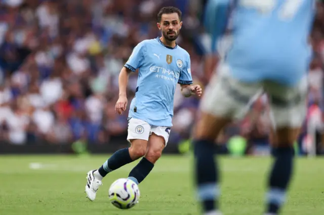 Bernardo Silva passes forward to a teammate