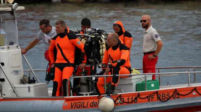 Search and rescue personnel involved in the Bayesian operation