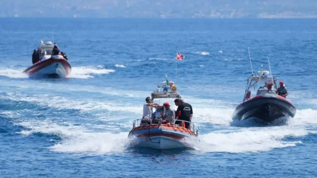 Boats in Porticello chase towards