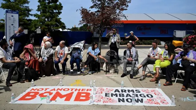 Pro-Palestinian demonstrators protest outside the United Center, the host venue of the Democratic National Convention (DNC) in Chicago, Illinois, U.S., August 22, 2024.