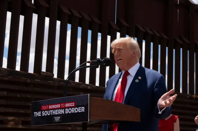 Dondald Trump speaks at the border