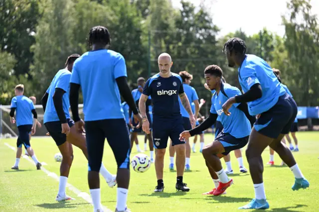 Enzo Maresca and Chelsea players at training