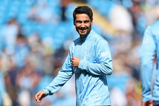 lkay Gündoan of Manchester City warms up