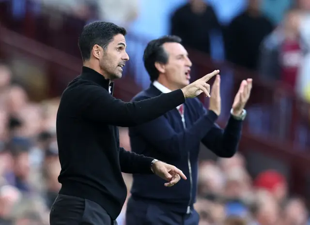 Emery and Arteta give instructions from the touchline