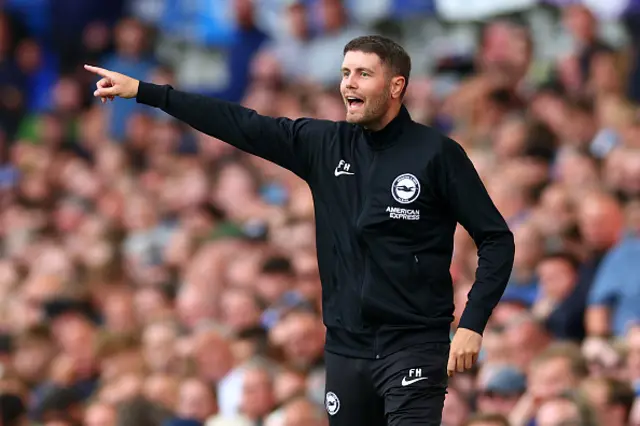 Hurzeler gestures on the touchline