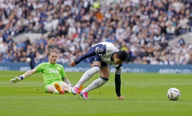 Jordan Pickford slips