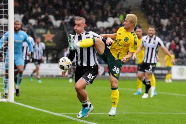 St Mirren's Killian Phillips and Celtic's Daizen Maeda