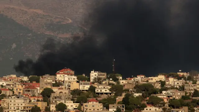 Smoke billows during Israeli bombing on the souther Lebanese village of Khiam