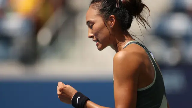 Zheng Qinwen celebrates winning a point