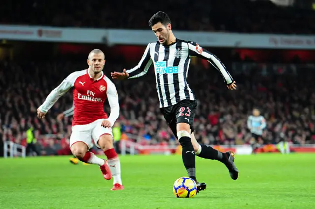 Mikel Merino of Newcastle United takes on Jack Wilshere of Arsenal