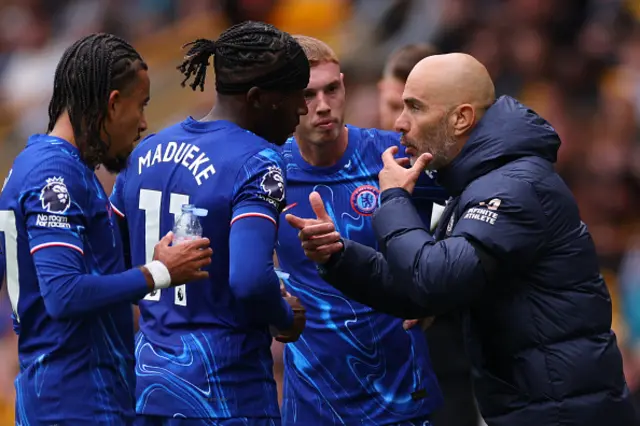 Chelsea Head Coach Enzo Maresca speaks with Noni Madueke