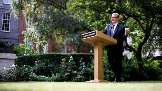 Starmer speaking at the lectern in the rose garden of Downing Street