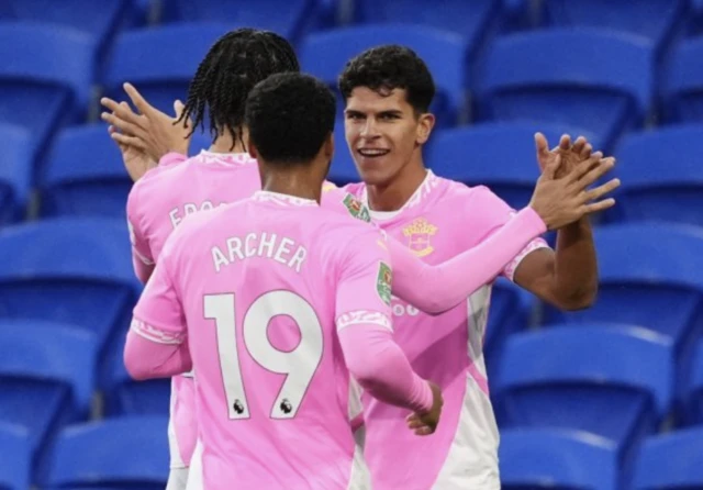 Mateus Fernandes celebrates with teammates