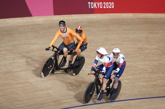 Bate and Duggleby are passed by the Dutch riders in Tokyo