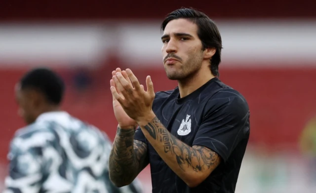 Sandro Tonali applauds the fans