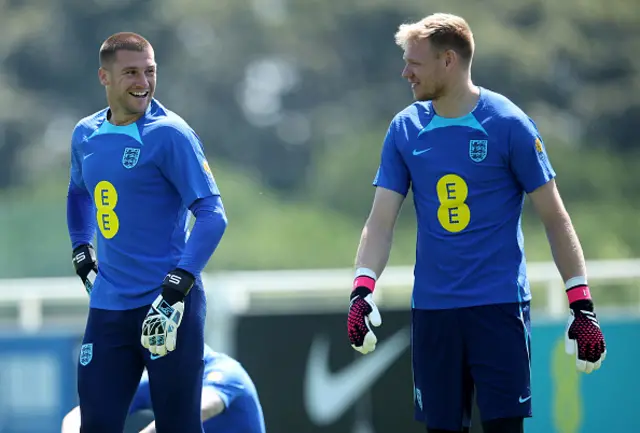 Sam Johnstone and Aaron Ramsdale of England talk in training