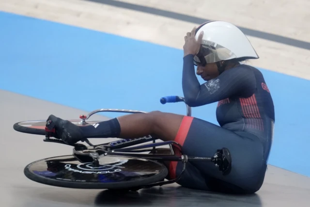 Kadeena Cox crashes