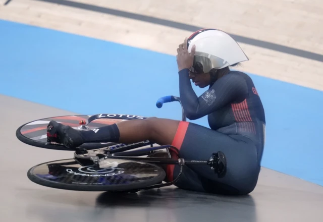 Kadeena Cox crashes in the Women's C4-5 500m Time Trial Final