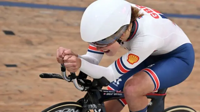 Schrager intensely competing in the 2023 Cycling World Championships in Glasgow