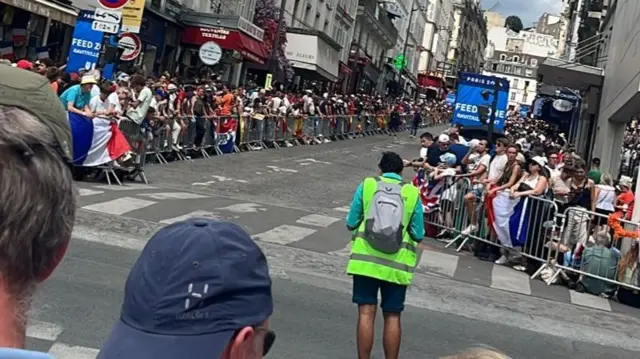 Crowds gather back in Paris for men's road race