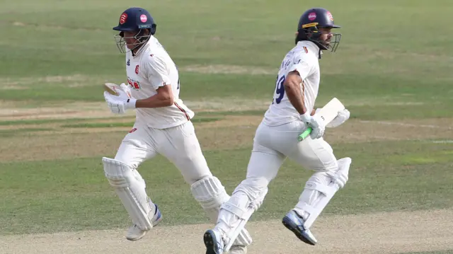 Michael Pepper and Shane Snater running between the wickets