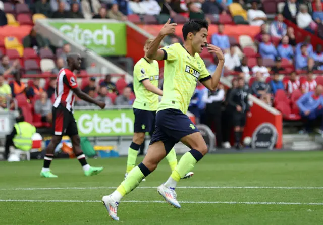 Yukinari Sugawara of Southampton celebrates