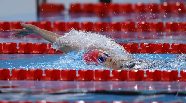 Alice Tai swimming backstroke in the 2024 Paralympics