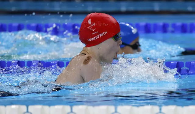 Iona Winnifrith swimming in the women's SM7 200m individual medley