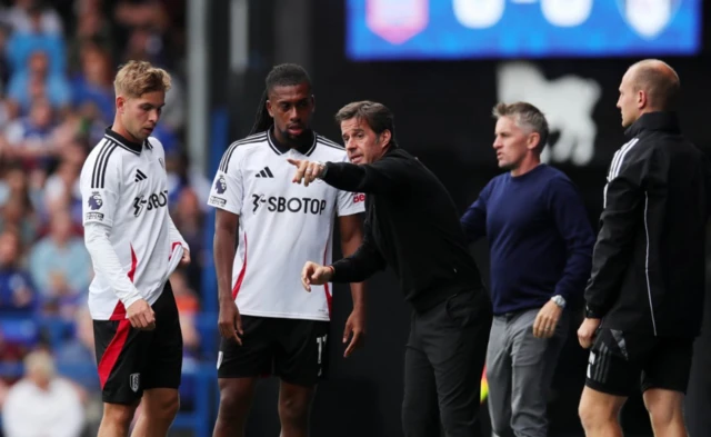 Marco Silva gives instruction on the touchline