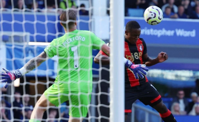 Bournemouth's Luis Sinisterra scores