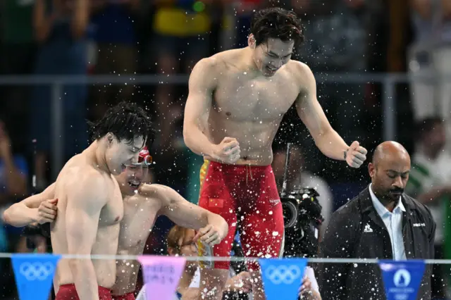 China celebrate their relay gold