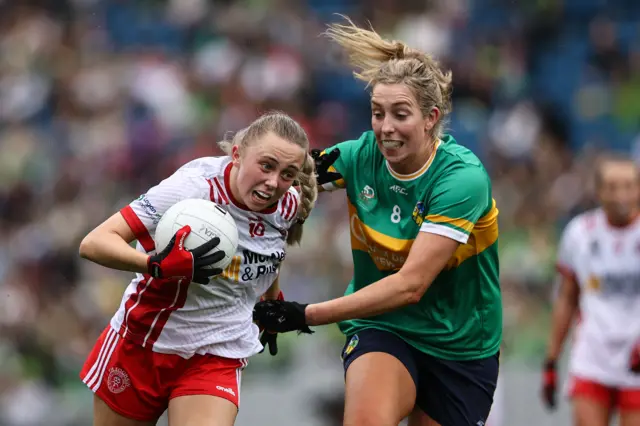 Áine Grimes is tackled by Niamh Tighe