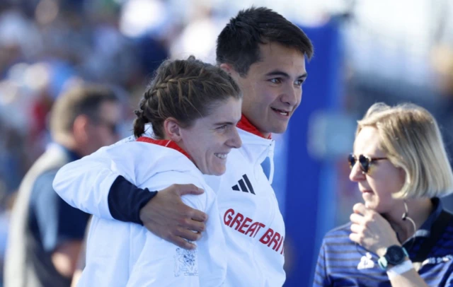 Bronze medallists Alex Yee and Beth Potter of Britain ahead of the victory ceremony