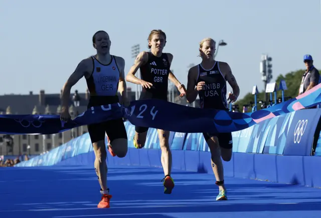 Lauran Lindemann, Beth Potter and Taylor Knibb cross the line