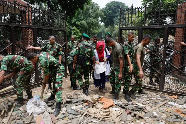 Army officers clearing entrance of gates to Ganabhaban