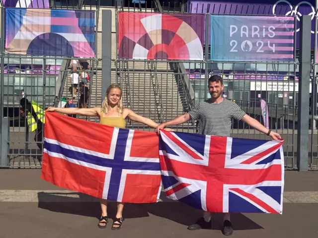 Paul and Albyhold up Norway and GB flags outside Stade de France