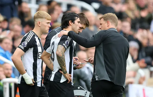 Sandro Tonali of Newcastle United speaks to Eddie Howe