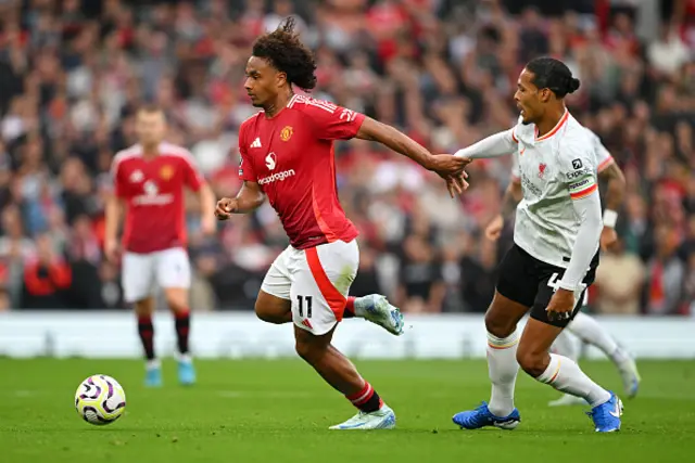 Joshua Zirkzee of Manchester United runs with the ball