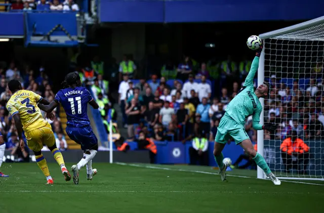 Dean Henderson save a shot from Chelsea's English midfielder #11 Noni Madueke