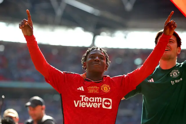 Kobbie Mainoo of Manchester United celebrates