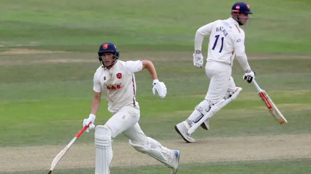 Simon Harmer and Michael Pepper in batting action for Essex