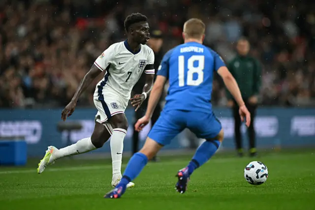 Jere Uronen (R) vies with England's midfielder #07 Bukayo Saka