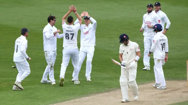 Hampshire celebrate a Kent wicket