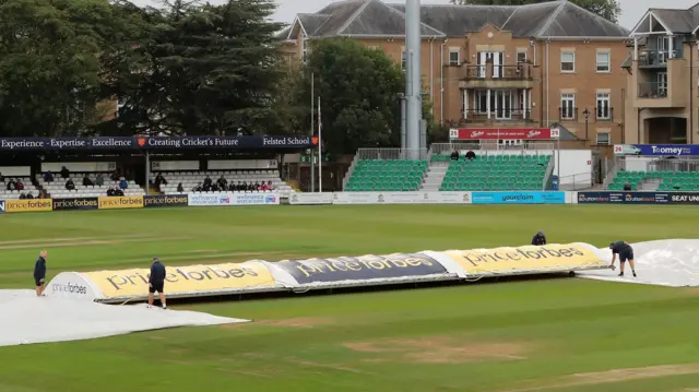 Rain delays play during Essex CCC vs Nottinghamshire CCC