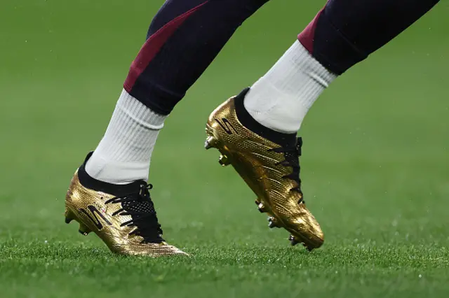 The gold Sketchers football boots of Harry Kane