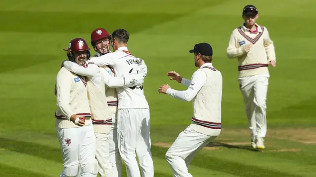 Archie Vaughan of Somerset CC celebrates with teammates after taking the wicket of Ben Foakes