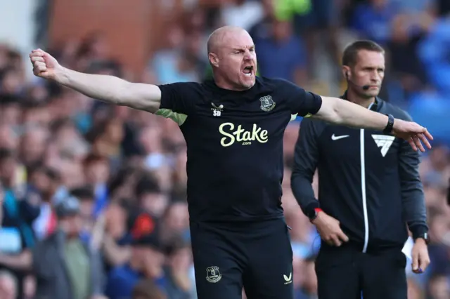 Everton boss Sean Dyche shouting with his arms wide