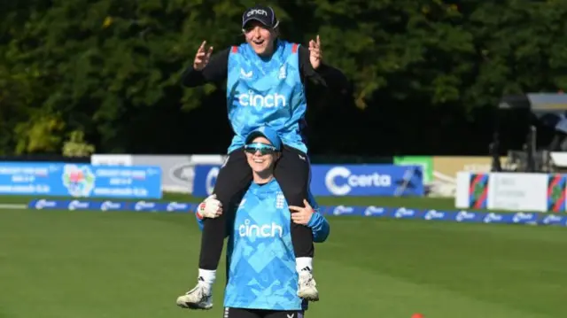 Tammy Beaumont and Hannah Baker